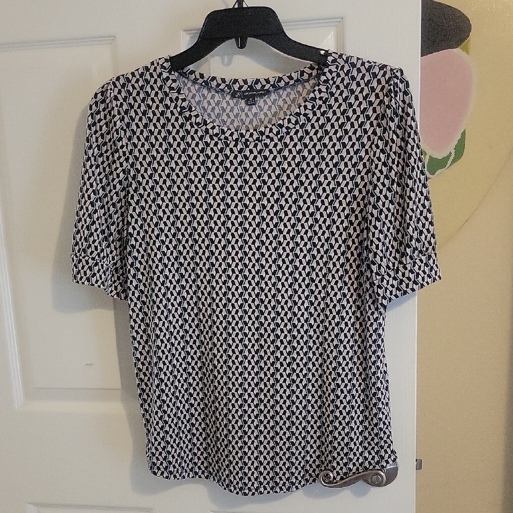 Adrianna Papell SzMed Elegant short sleeve  Black,White, Teal Geometric Blouse